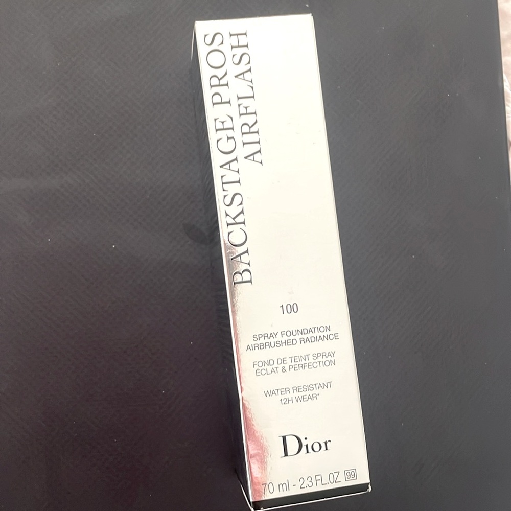 New in box. Dior airflash in color 100. Bought at Heathrow Airpot in 2019.
